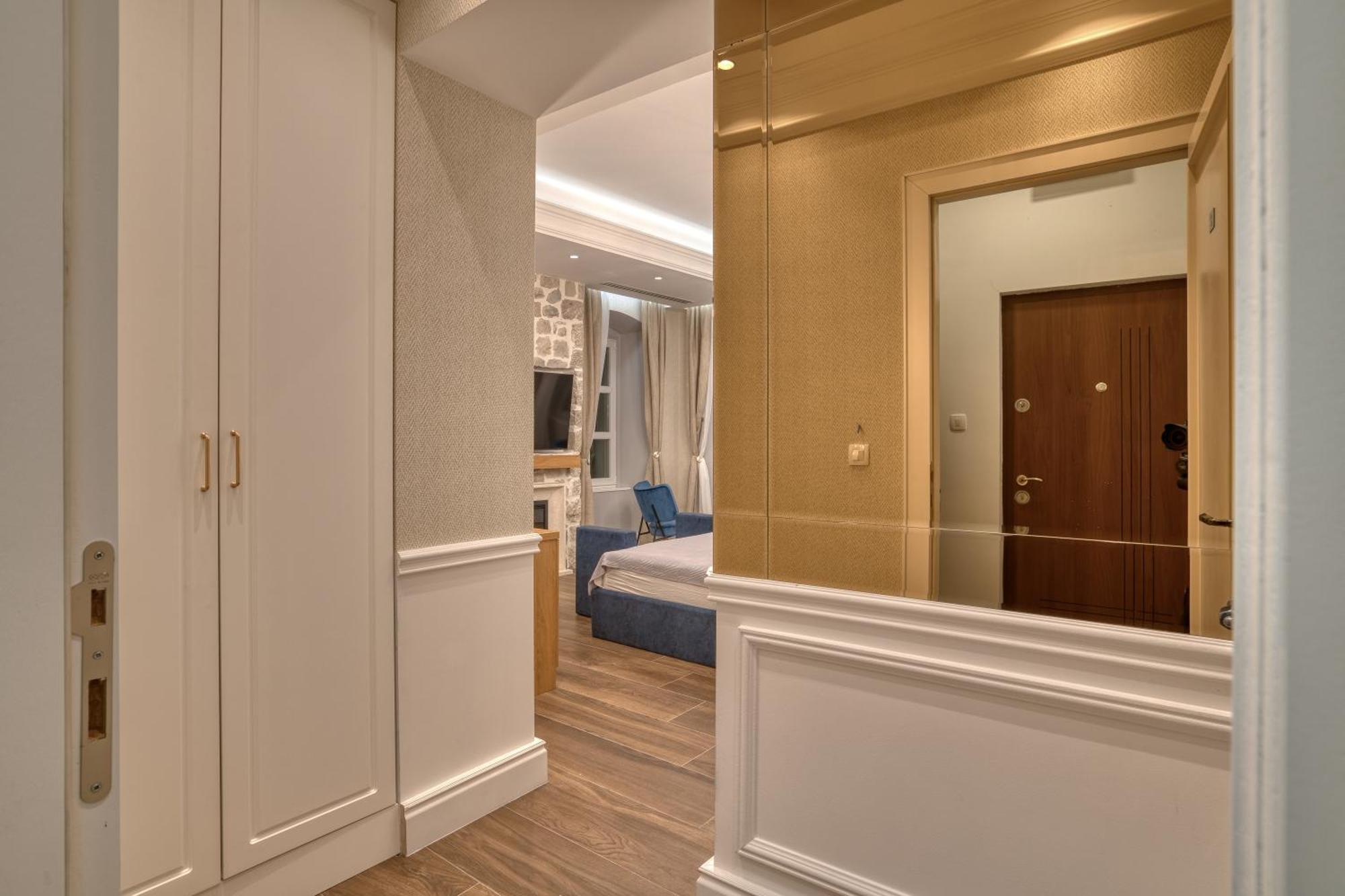Hive Luxury Suites By Mn Property Котор Екстер'єр фото