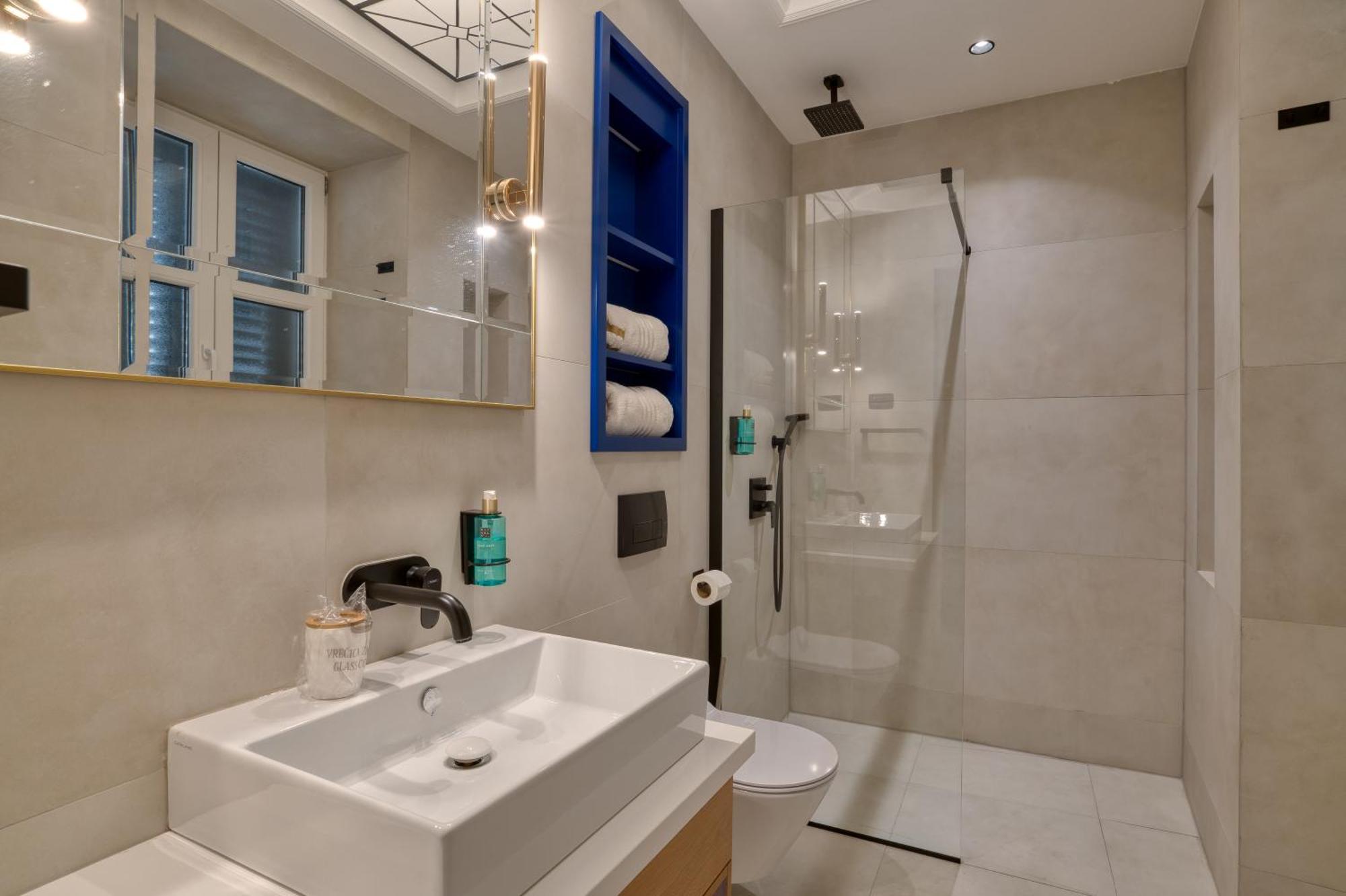 Hive Luxury Suites By Mn Property Котор Екстер'єр фото